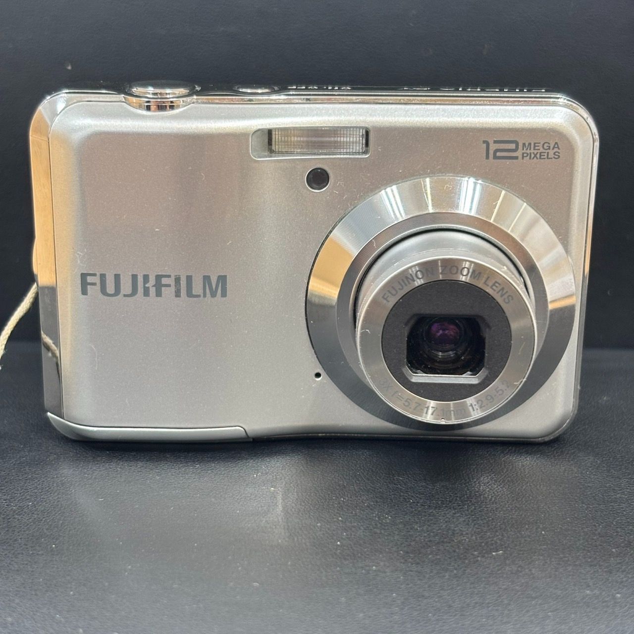 FUJIFILM　FINEPIX AV110 デジタルカメラ シルバー □電池付き□富士フイルム FinePix AV110 シルバー色 - メルカリ