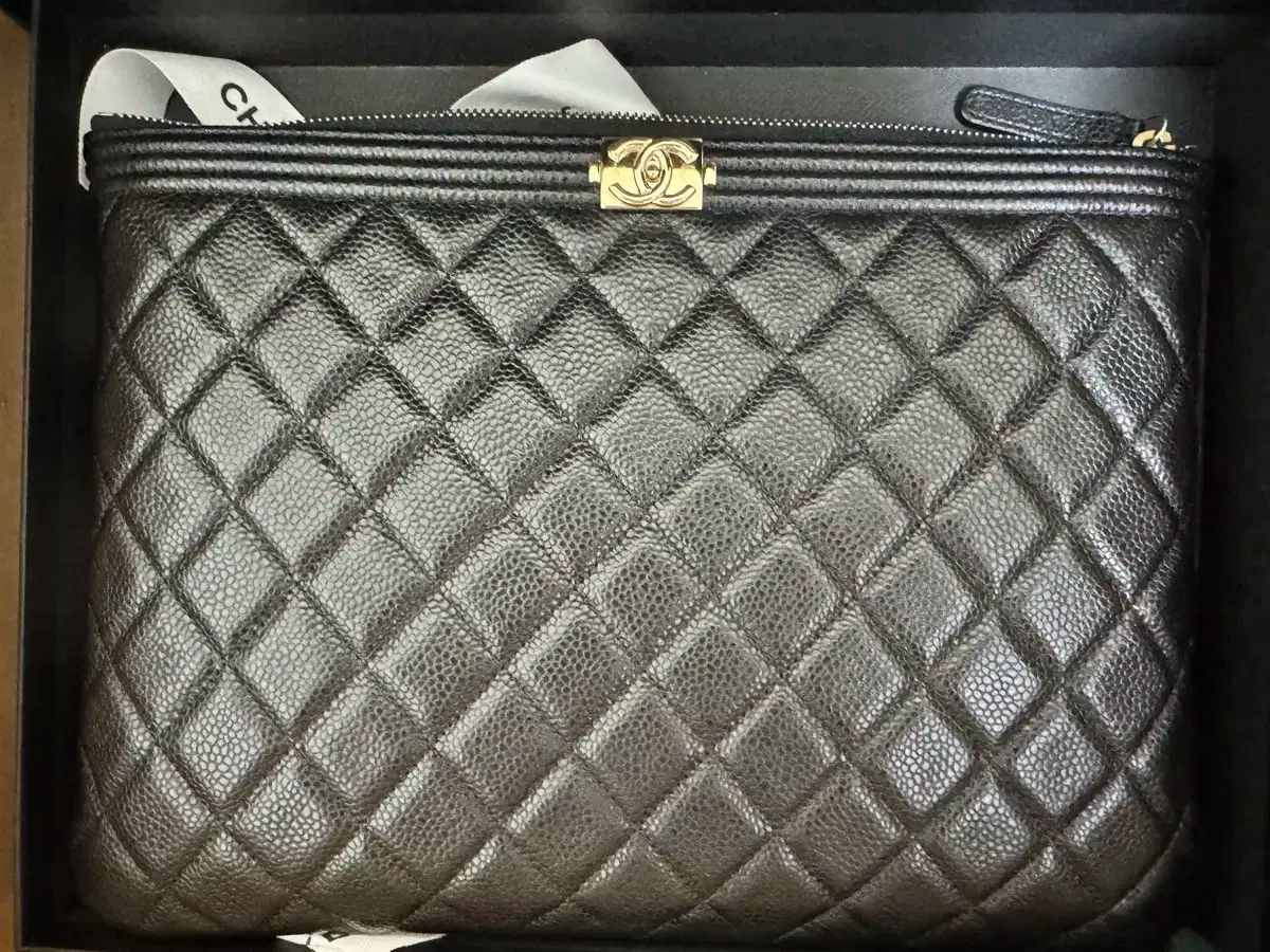 Chanel シャネル ボーイクラッチ ミディアム 金具