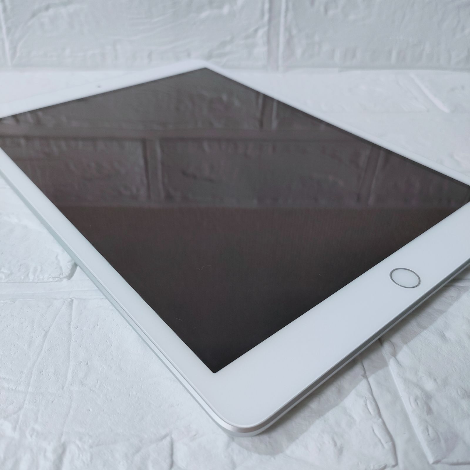 iPad 第8世代 32GB wifiモデル 管理No.s349 - メルカリ