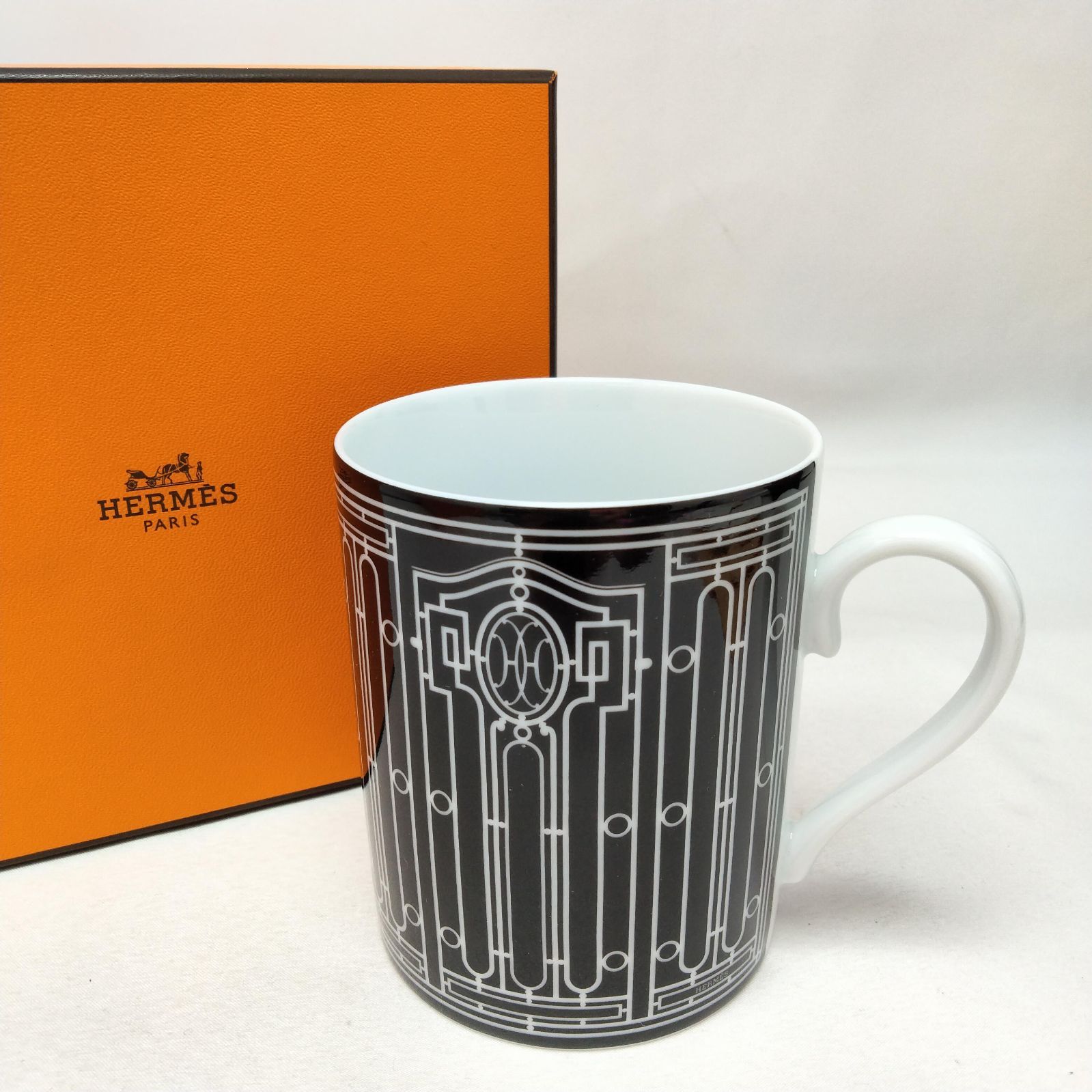 ️HERMES ️エルメス Hデコ マグカップ ブラック