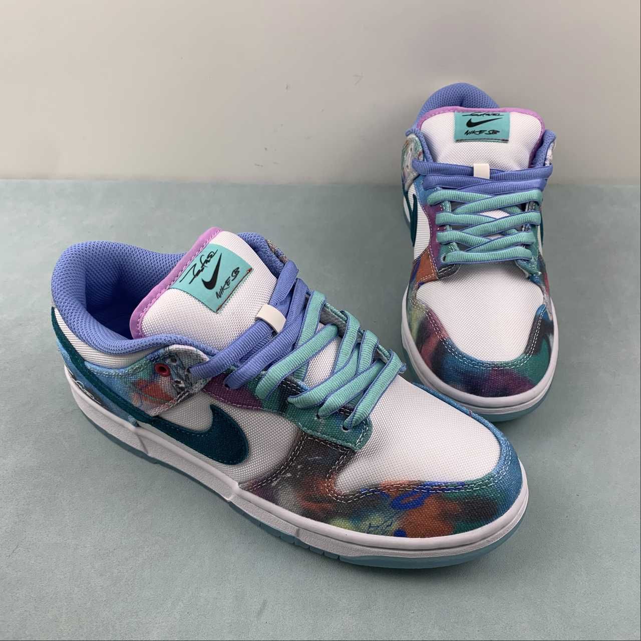 ♥最終お値下げ♥新品【Asko】（レディース）FUTURA × NIKE SB DUNK LOW WHITE AND GEODE TEAL  フューチュラ × ナイキ SB ダンク ロー ホワイト アンド ジオードティール - メルカリ