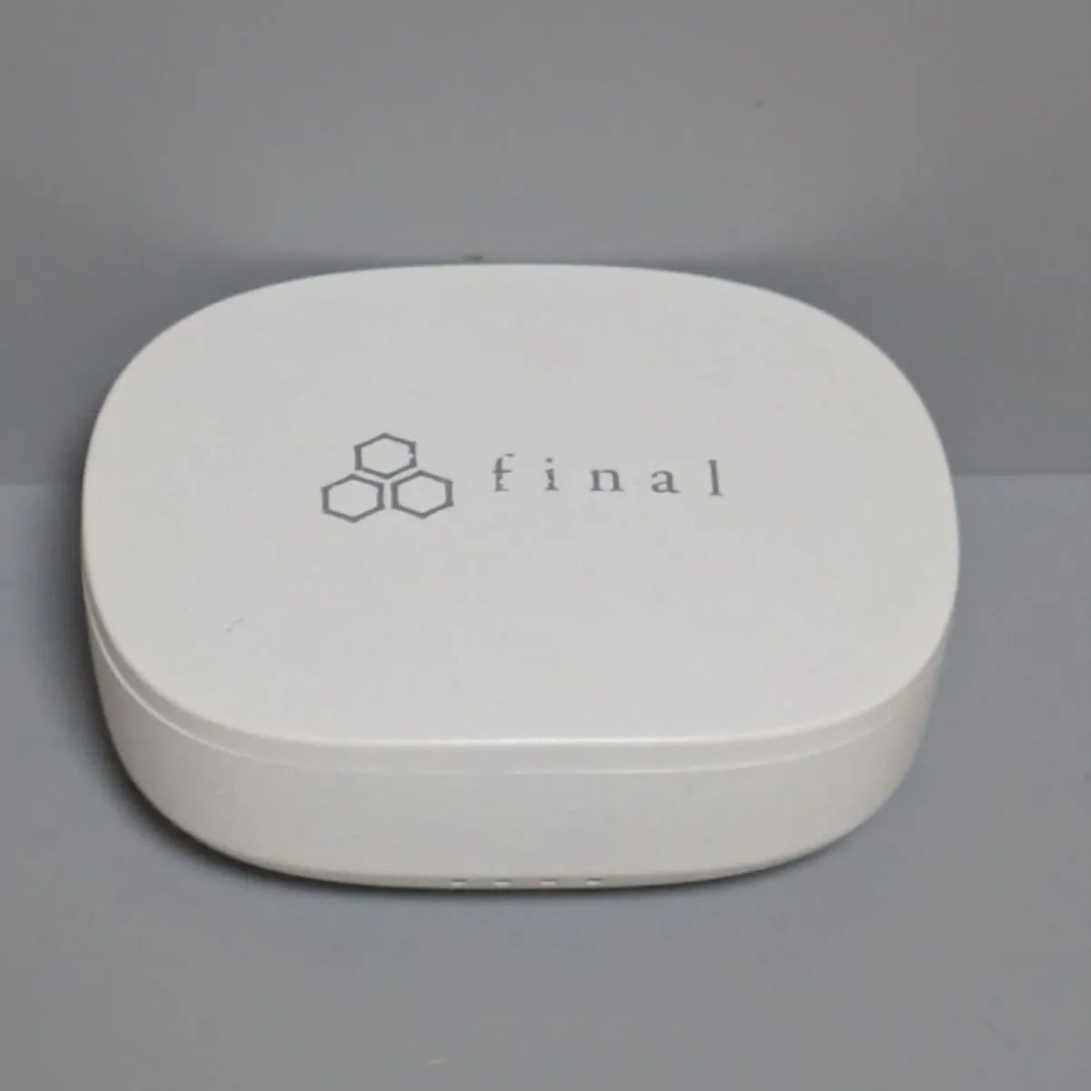 【動作確認済美品】final ZE8000 FI-ZE8D PLTW 充電ケース 美品】 final ZE8000 FI-ZE8D PLTW 充電ケース - メルカリ
