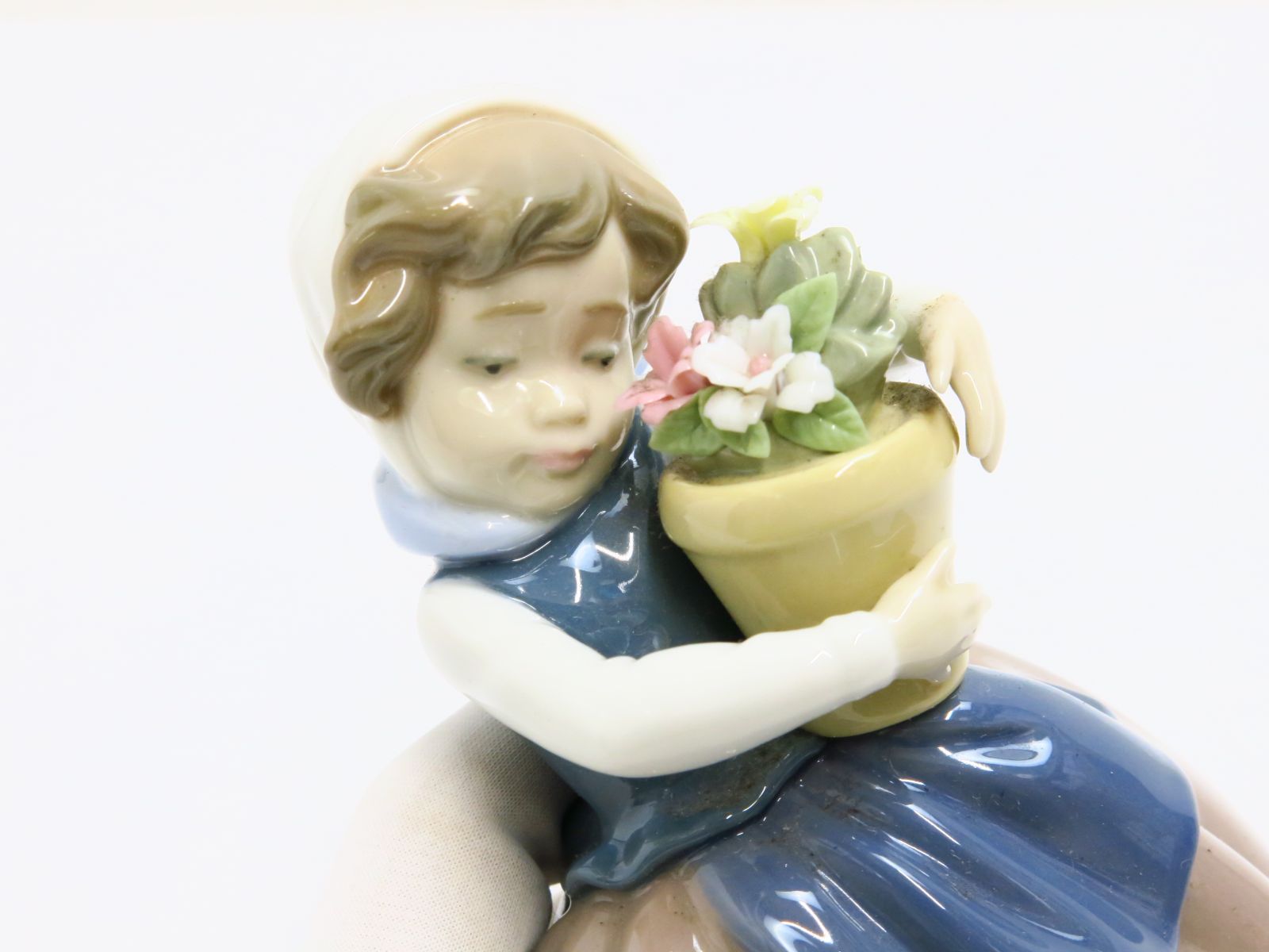 リヤドロ 花籠をもつ少女 LLADR'O リヤドロ 花籠を持つ少女/花の香りに