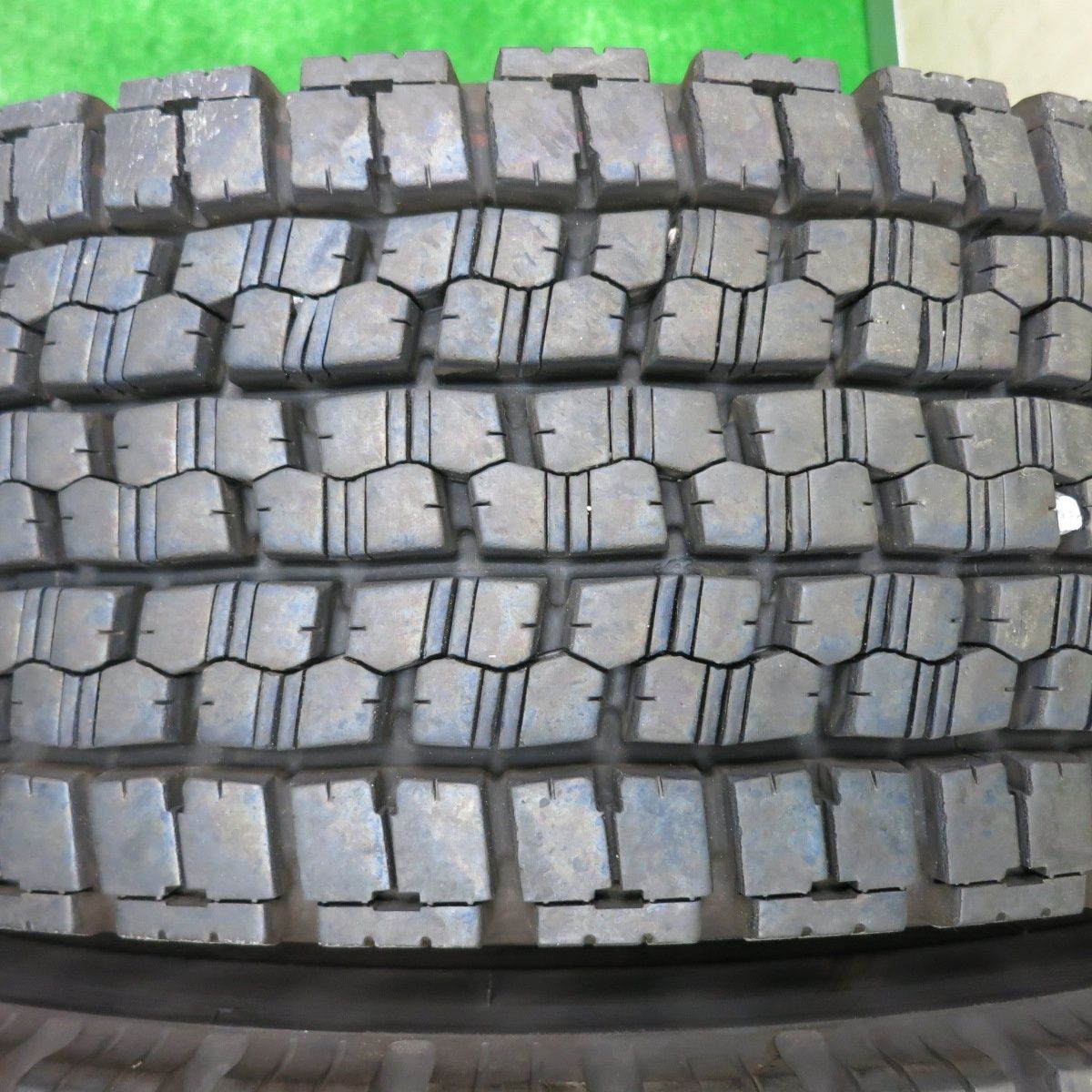 バリ溝！23年！9.5分☆トラック タイヤ 11R22.5 14PR スタッドレス 