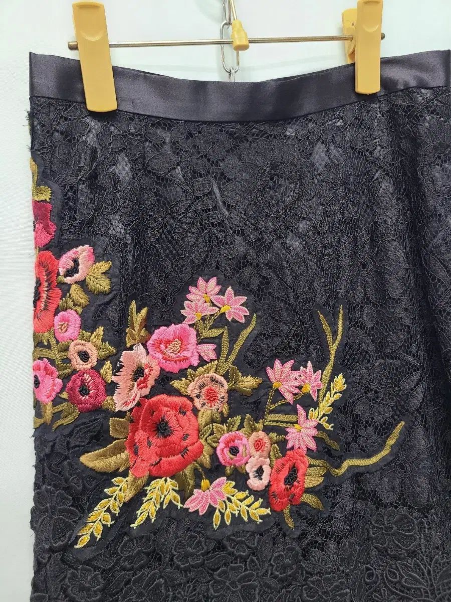 【関税送料込み】Dolce&Gabbana ロゴスカート Dolce & Gabbana(ドルチェ&ガッバーナ) ミニスカート(レディース