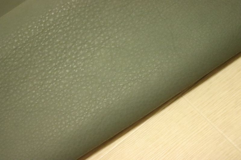 ブルーグレー 270ds クロム革 牛革 イタリア レザー シュリンク加工 はぎれ 一枚革 レザークラフト 革 皮 本革 diy 生地 材料