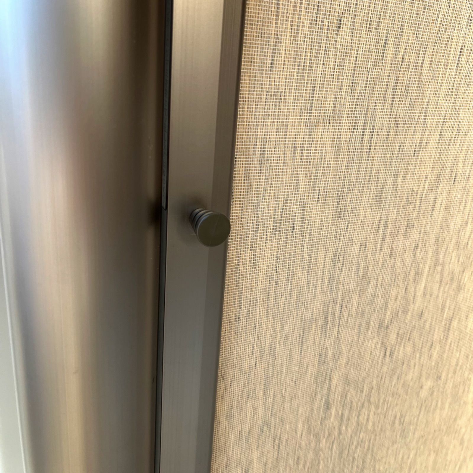 取付無料！オカムラ クロス内蔵 伸縮式ロールパーテーション