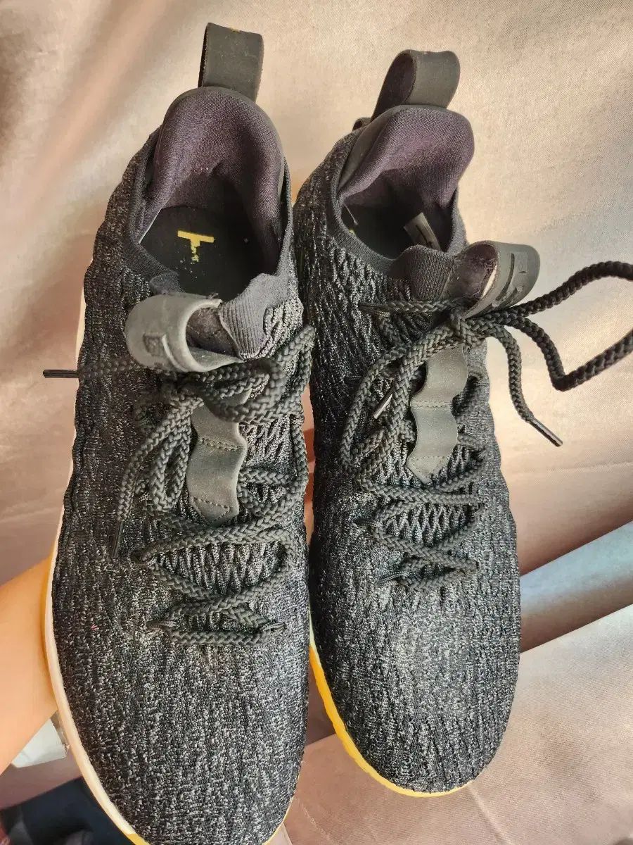 290 NIKE