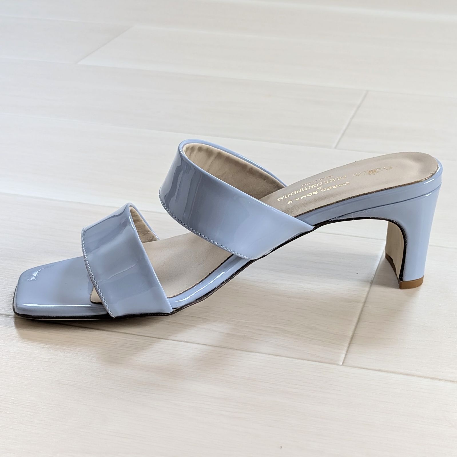 ･箱なし GRACE グレースコンチネンタル CORSO ROMA 9 パテントサンダル ブルー 36