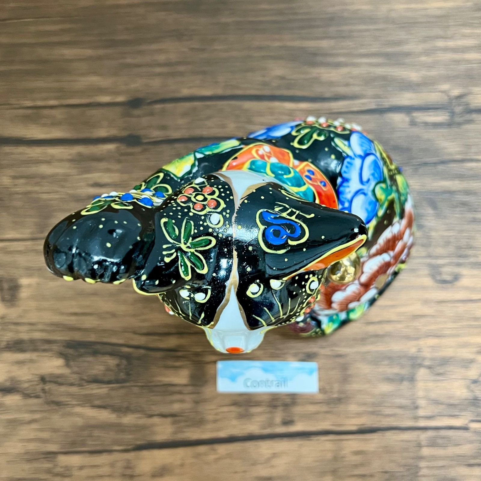 九谷焼】横座り 招き猫 黒盛 花と蝶 5.5号 縁起物 置物 右手 金運