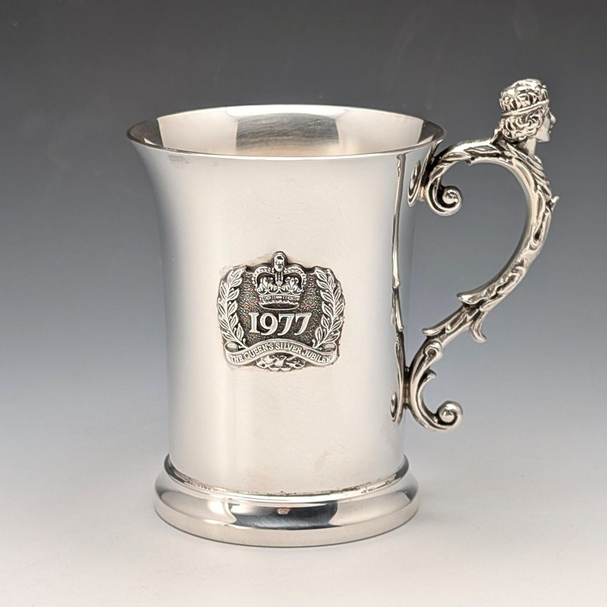 1977年 英国エリザベスⅡ世 戴冠25周年ジュビリー 純銀製マグカップ 302g Birmingham Mint 箱 説明書付き