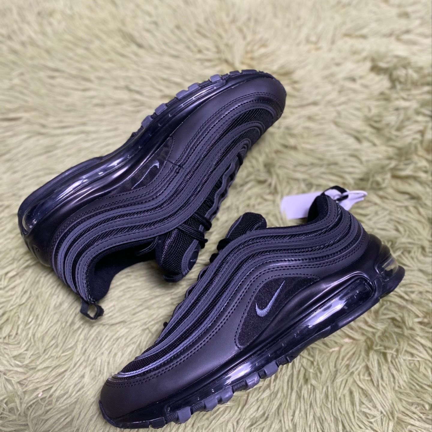 Nike Air Max 97レトロブラックサムライ通気性の低いランニング靴の女性モデルの黒です - メルカリ