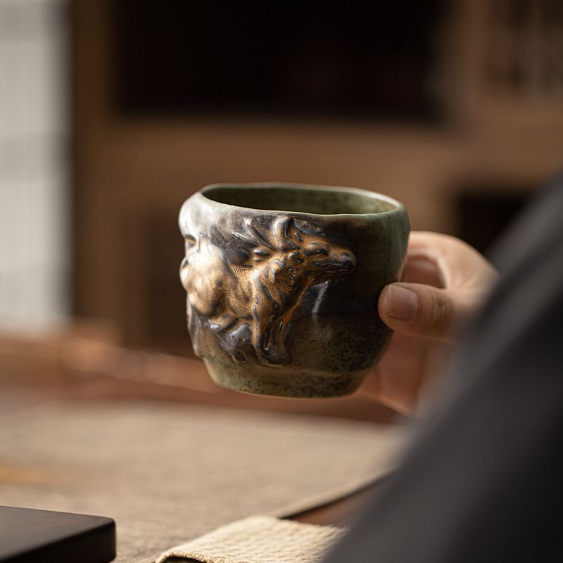 鉄釉梅の花粗陶器ティーマグ  手作り粗陶器  蓋茶碗 ファッション・クラフト 蓋茶碗 鉄釉梅の花粗陶器ティーマグ 濃う ファッション・クラフト