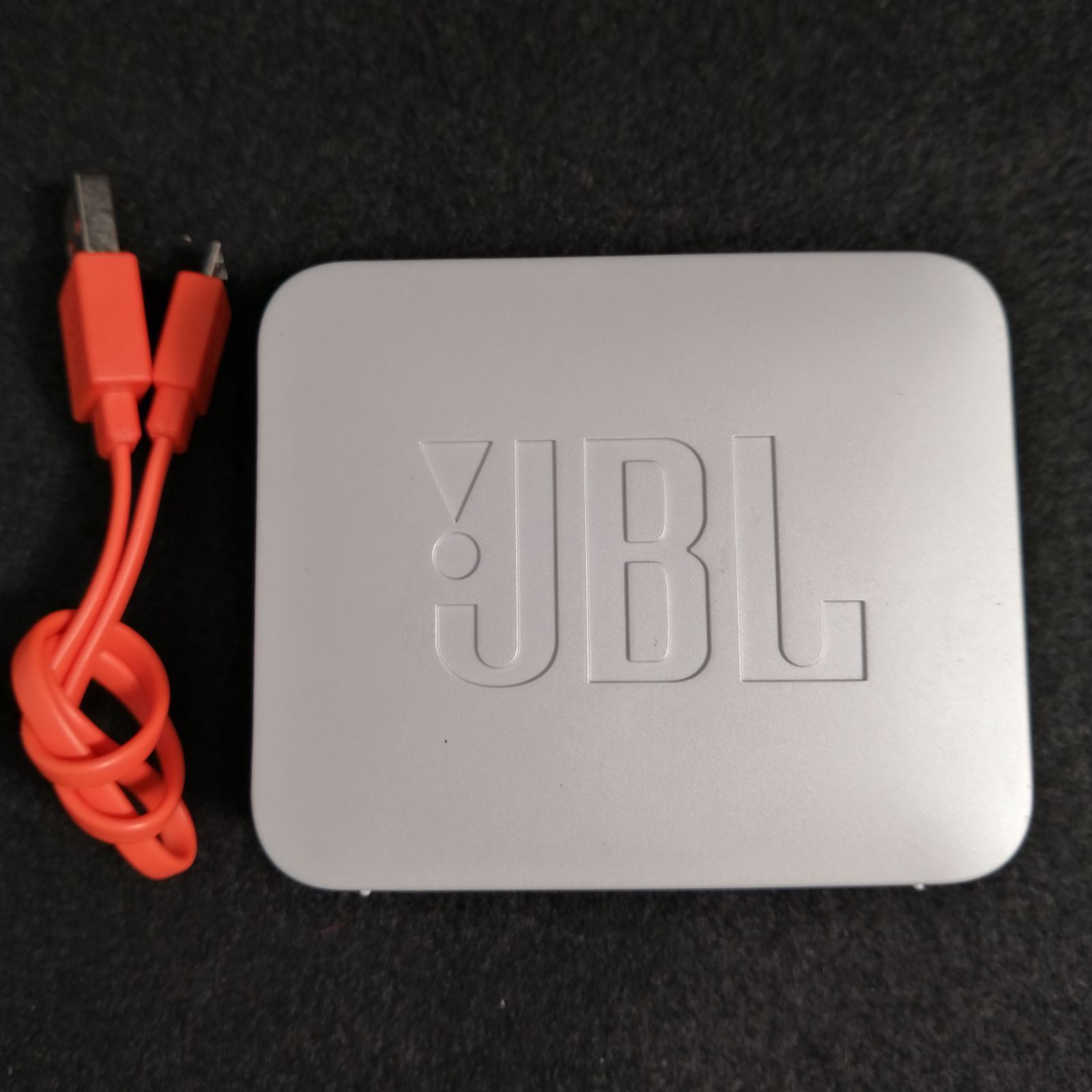 6b19 動作確認済 JBL ポータブルスピーカー GO2H 防水仕様 ケーブル付 音楽 Bluetooth 携帯 持ち運び可能 コンパクト