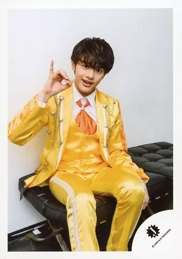 中古】生写真(ジャニーズ) 美 少年/金指一世/膝上・座り・衣装黄