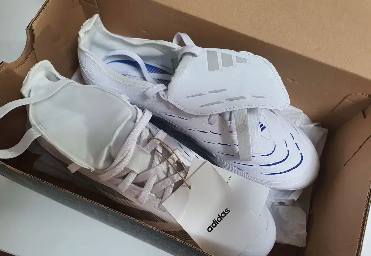 adidas アディダス