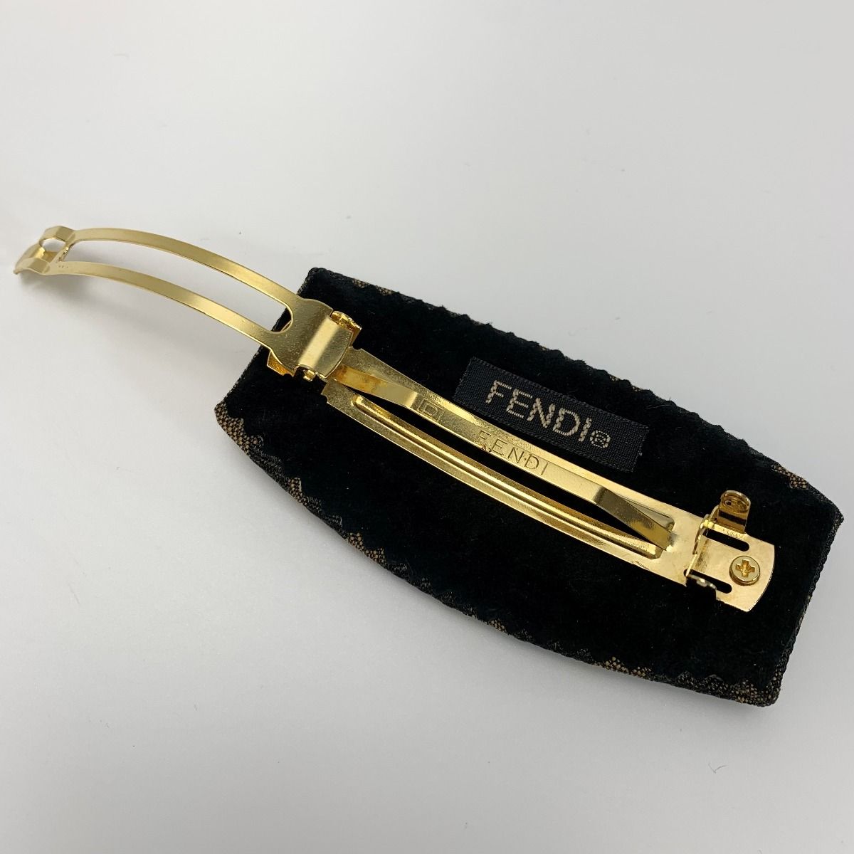 【新品•未使用】フェンディ（FENDI）バレッタ 未使用級 FENDI フェンディ ズッカ柄 バレッタ ヘアー