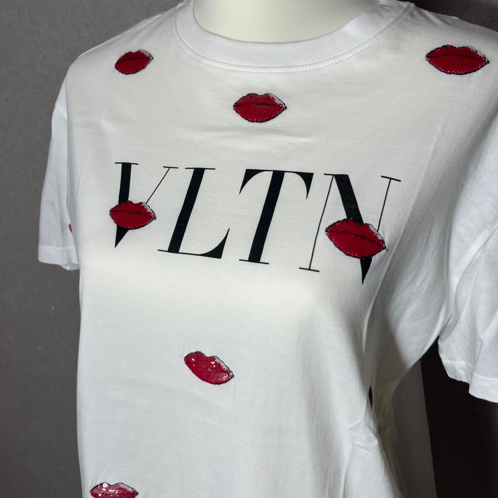 【新品未使用】VALENTINO Tシャツ リップ型アップリケ オーバーサイズ 新品未使用】VALENTINO Tシャツ リップ型アップリケ オーバーサイズ