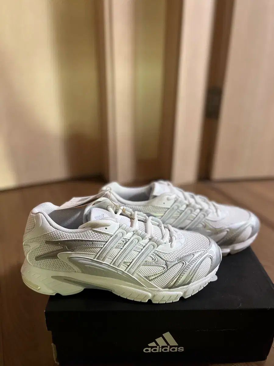 アディダス テンパー RUN 2 ウィメンズ (US 10 1/2 27.5cm) - メルカリ