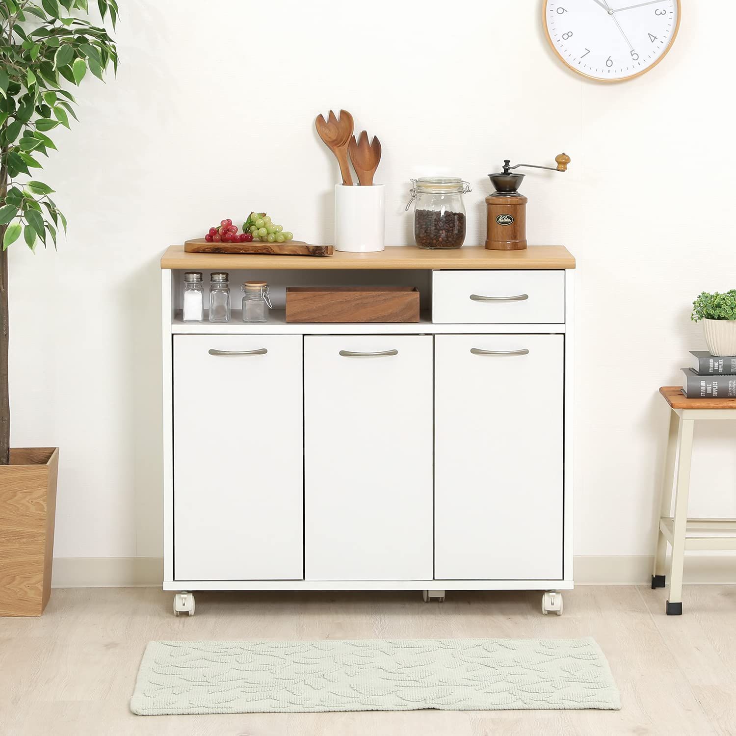 送料無料、限定数の新入荷!! ホワイト×ナチュラル 食器棚 幅80×奥行29×高さ70cm キャスター付き キッチン収納 引き出し収納 キッチンカウンター 木目調 不二貿易 Fujiboeki 86927