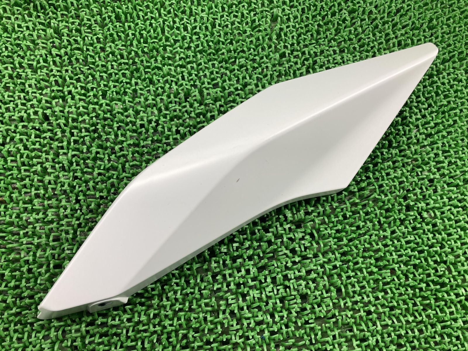 R1200R シートカウル 右 白 4663 8 534 279-311 BMW 純正 中古 バイク