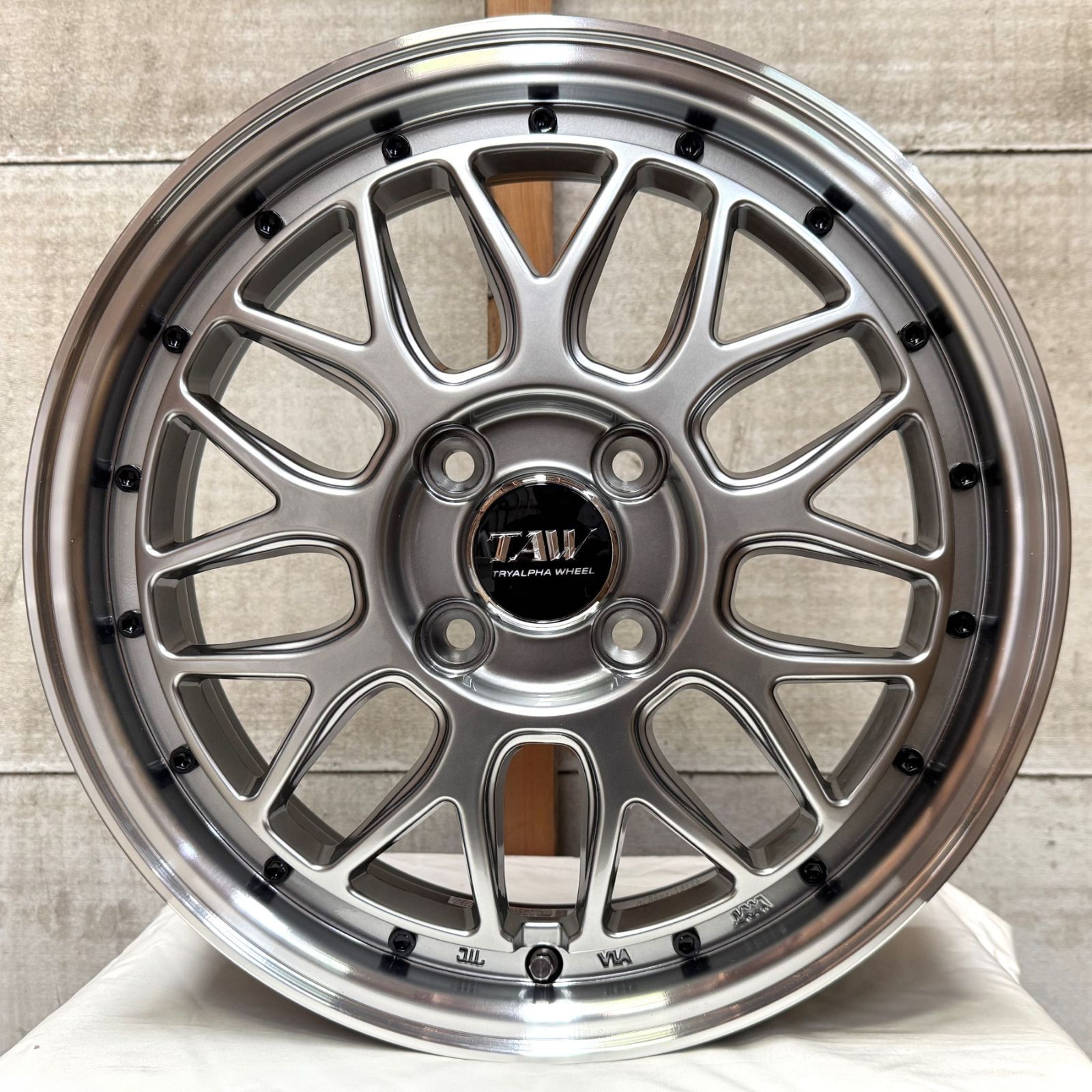 15インチアルミホイールタイヤセット