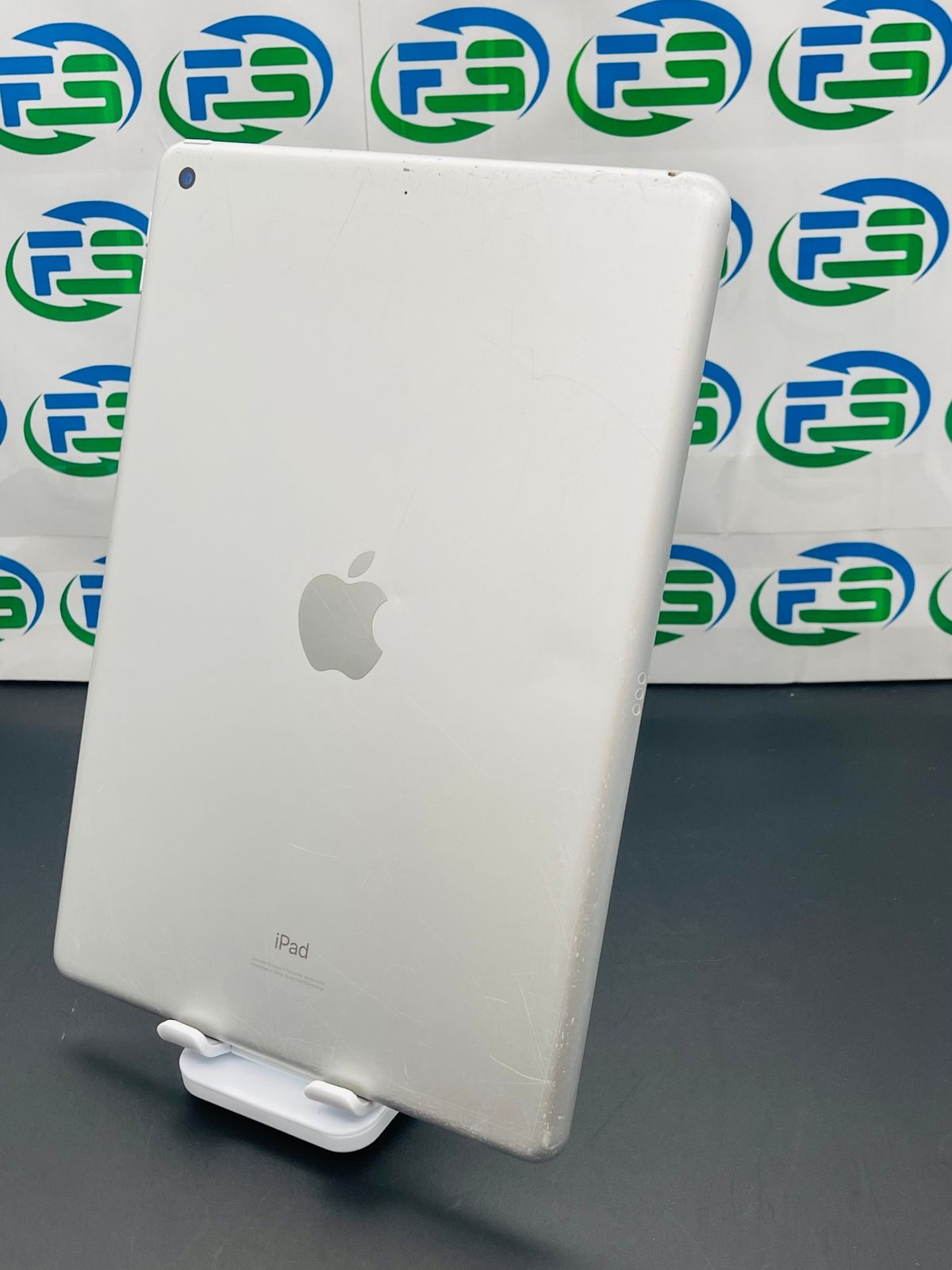 【超美品】Apple iPad シルバー 本体 128GB iPad 第8世代 128GB シルバー MYMM2J／A 国内版SIMフリー [128GB