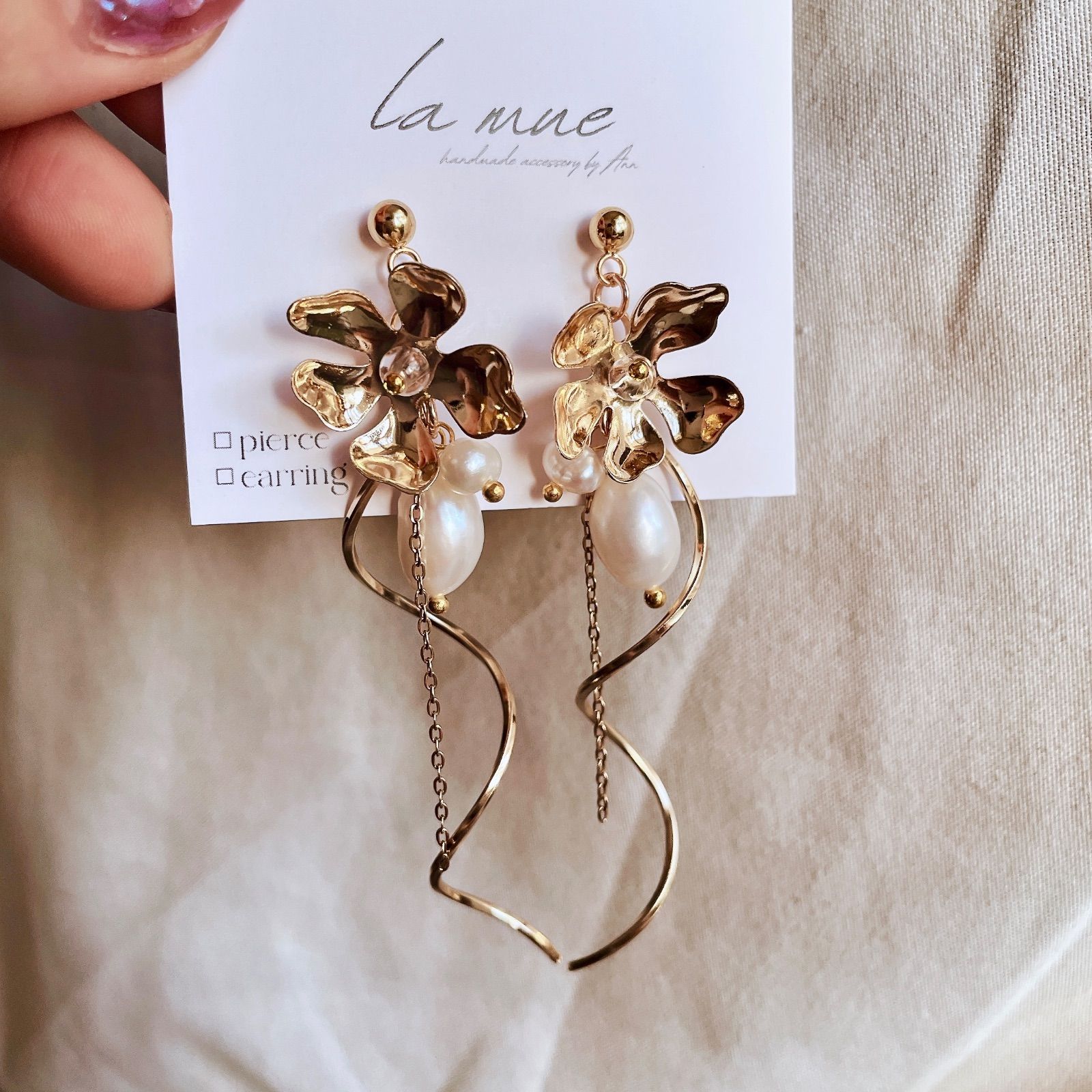 上品 304ステンレス ポスト 24KGP 本金メッキ ゴールド シルバー メタル フラワー お花 天然 淡水 パール ワイヤー チェーン ピアス くねくね クリア ビーズ ハンドメイドピアス アレルギー対応 イヤリング変更