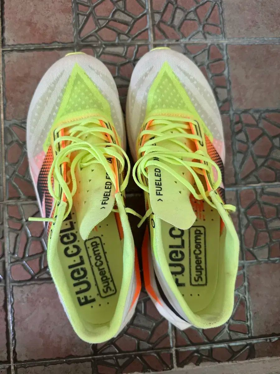 New Balance ニューバランス FUELCELL v4 ランニングシューズ ワイド 280