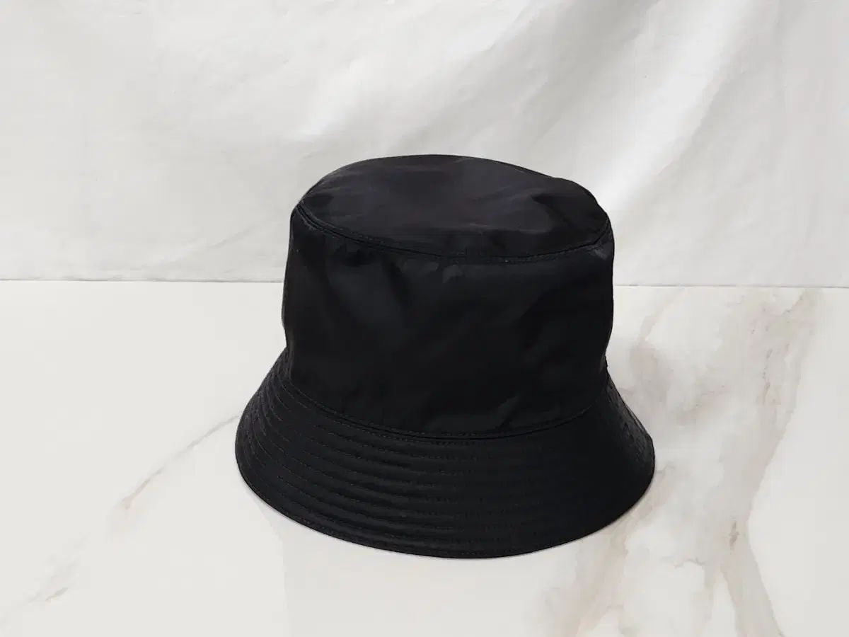 Prada プラダ リナイロン バケットハット ブラック
