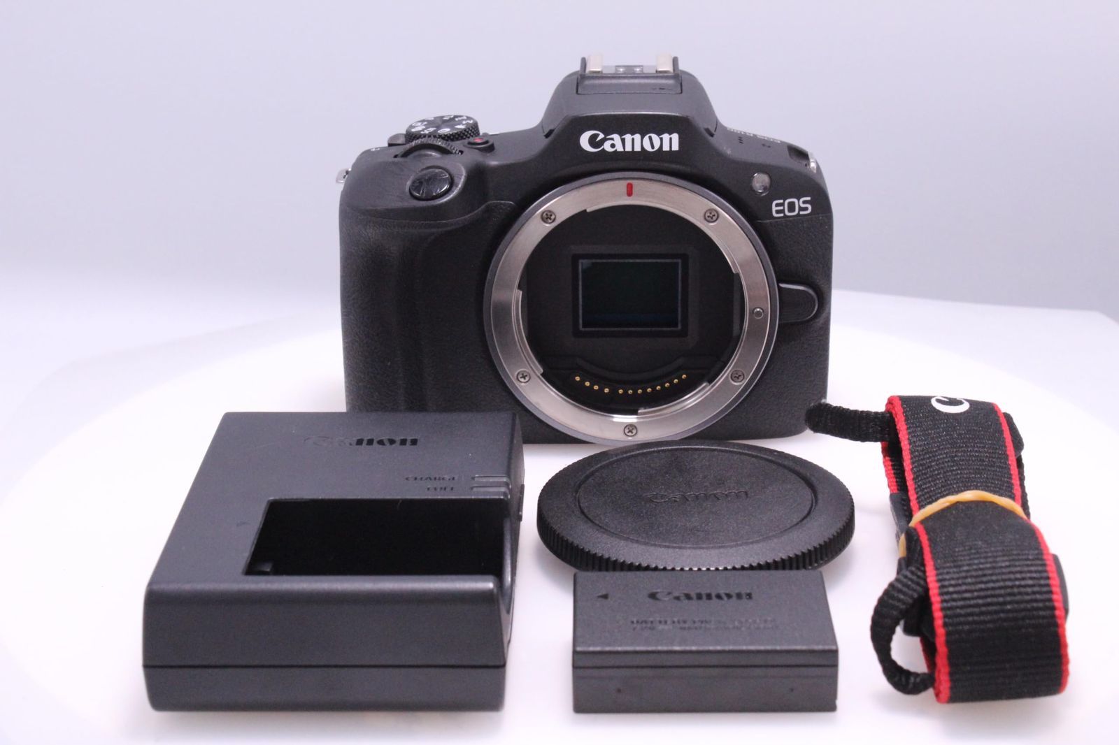 Canon EOS R100 ボディー レンズなし ブラック|APS-C| EOSR100 ミラーレス一眼カメラ