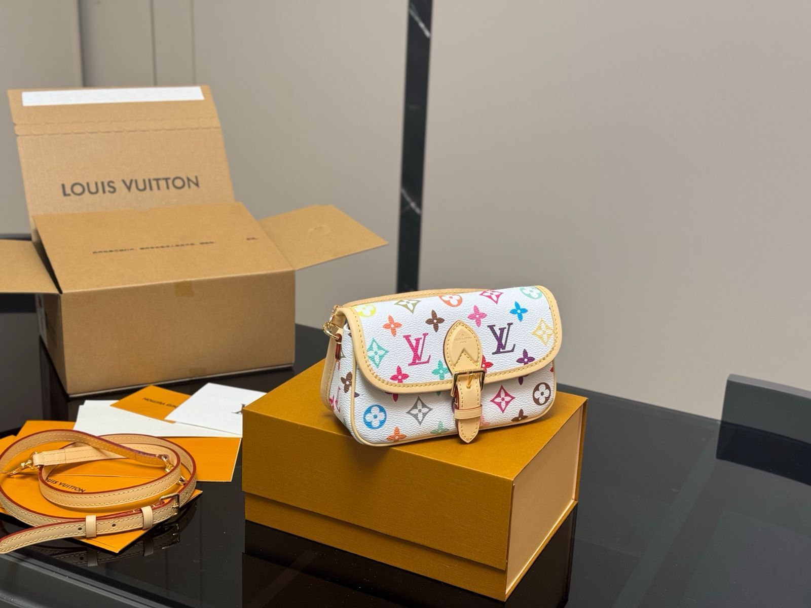 今日 LV Diane ルイヴィトン ダイアン ファジーバッグ Nano