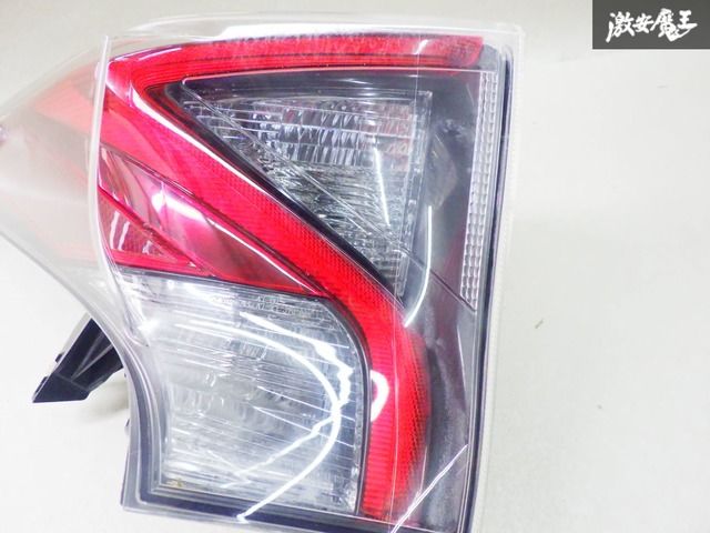 プリウス DAA-ZVW50 前期 右テールランプ テールライト テールレンズ