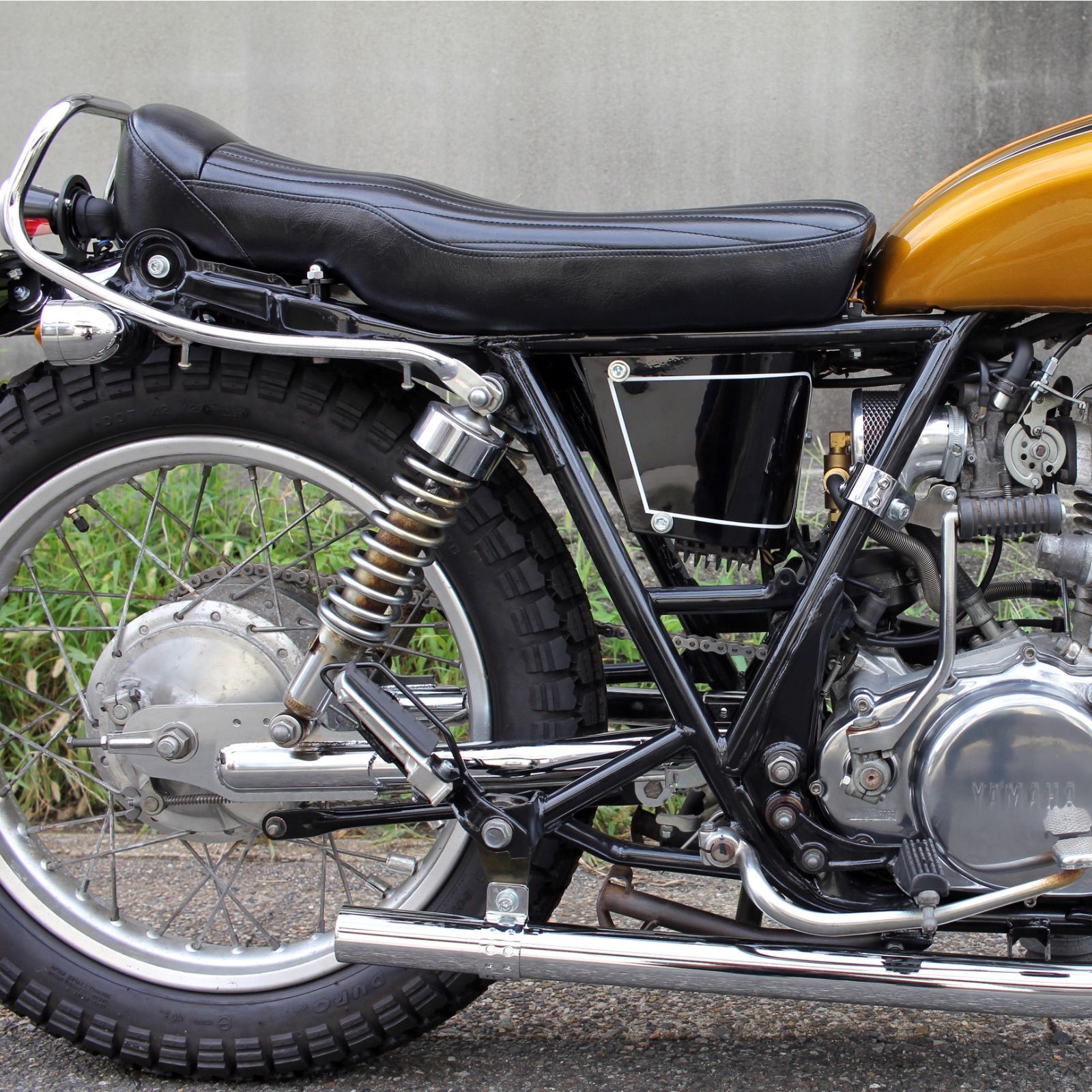 SR400/500用 薄型ベーツタイプ TTシート MOTOR ROCK (MR-SM035