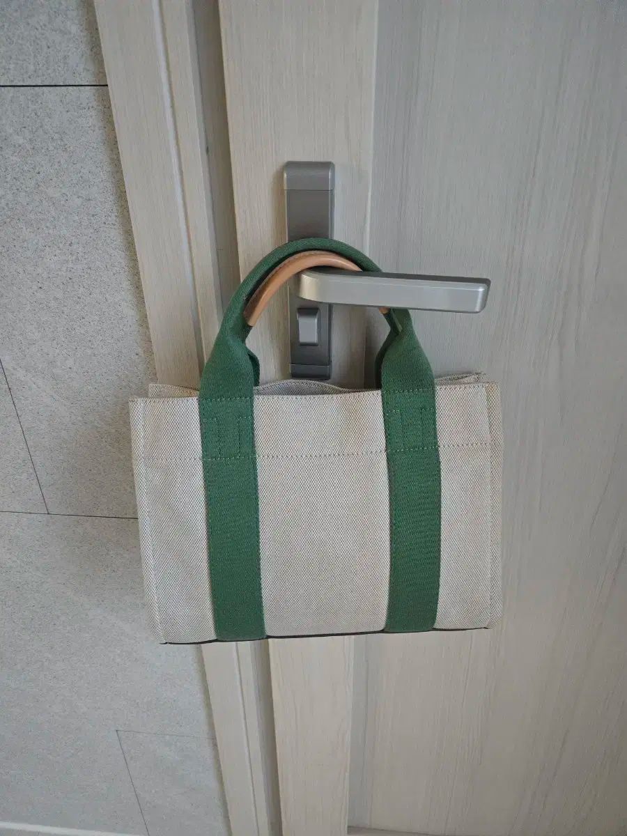 hichan x Donoban コラボバッグ グレー ハート トートバッグ