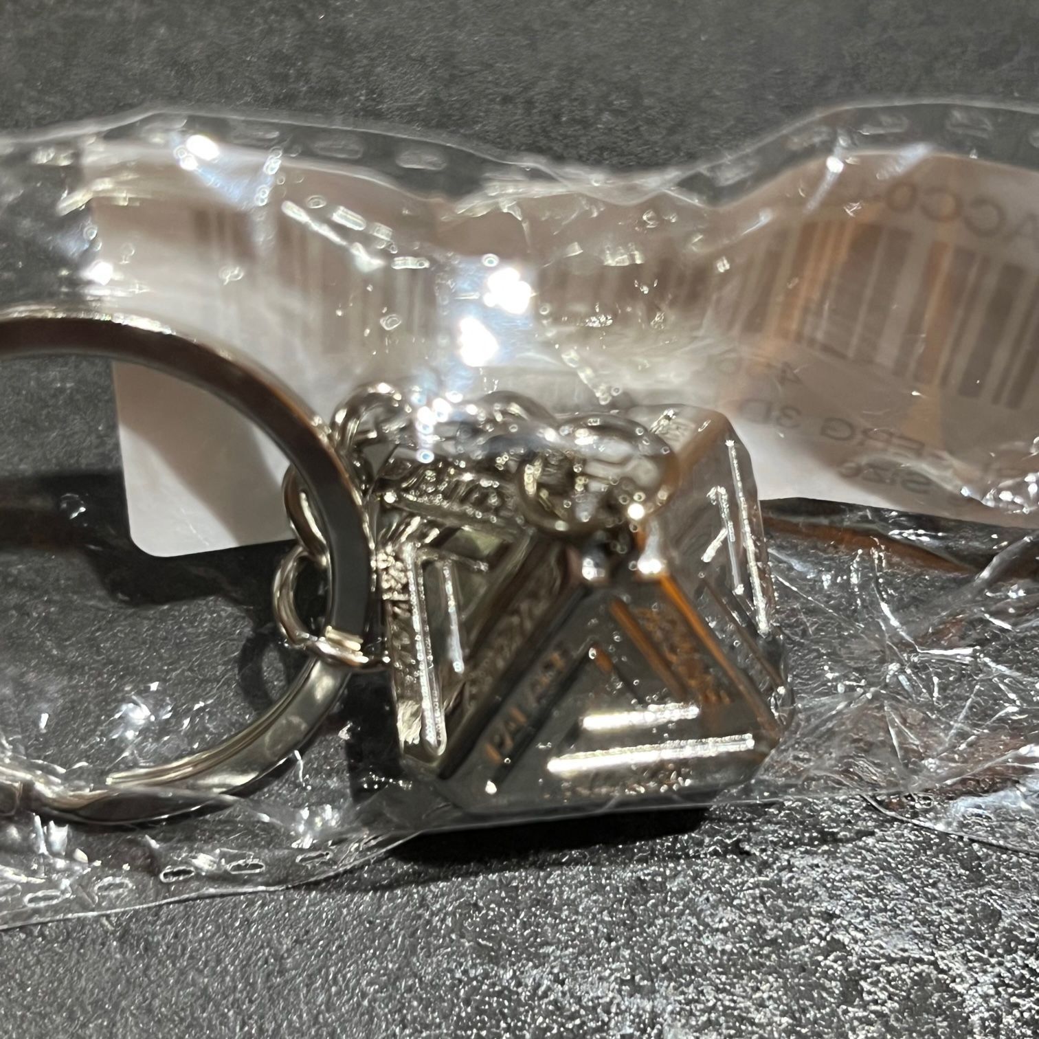 新品 PALACE Tri-Ferg 3D Keyring パレス ピラミッド キーリング