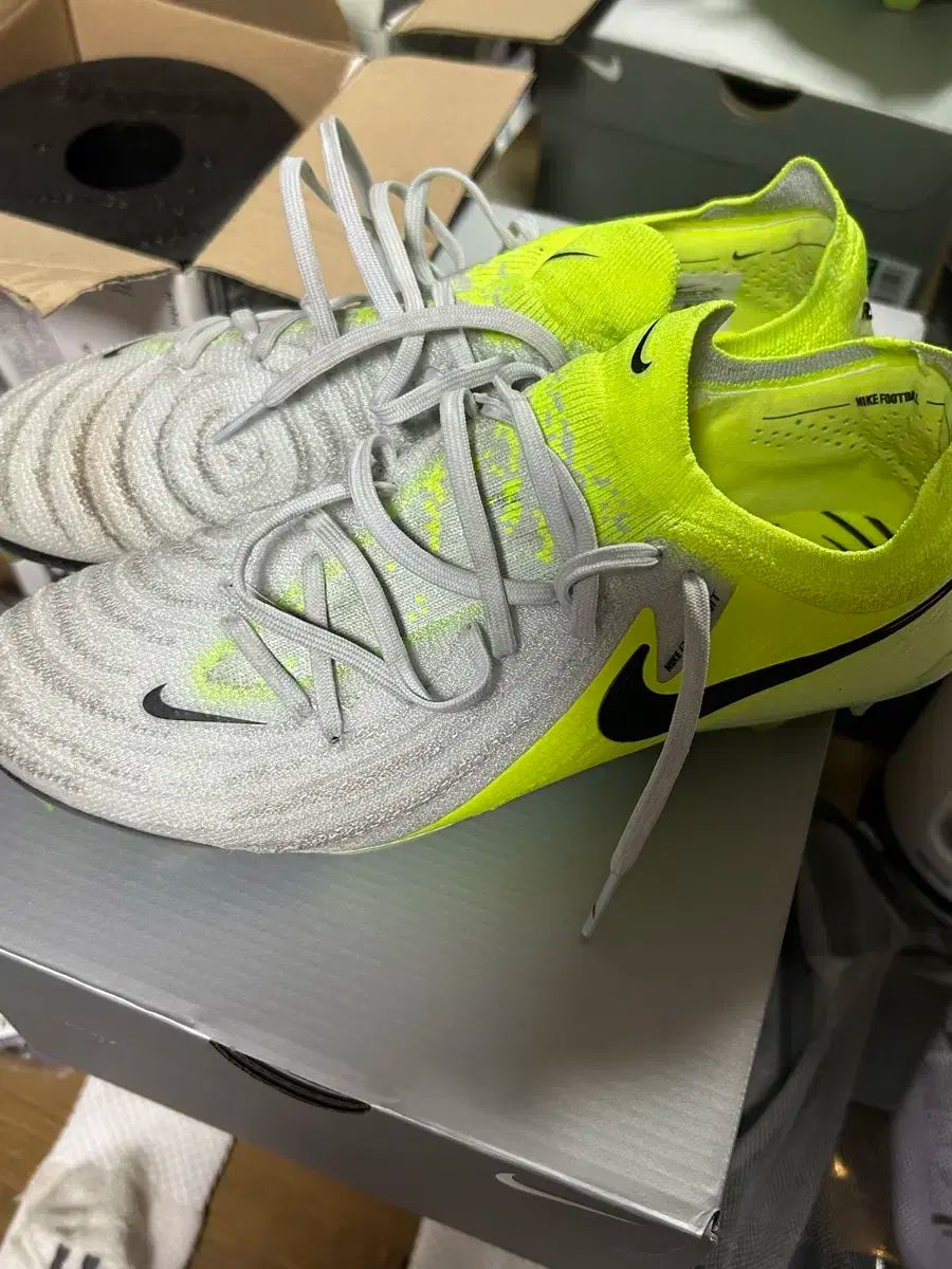 【雷市場（ポンジャン）商品韓国直送】 NIKE(ナイキ) ファントム gx2 255 fg