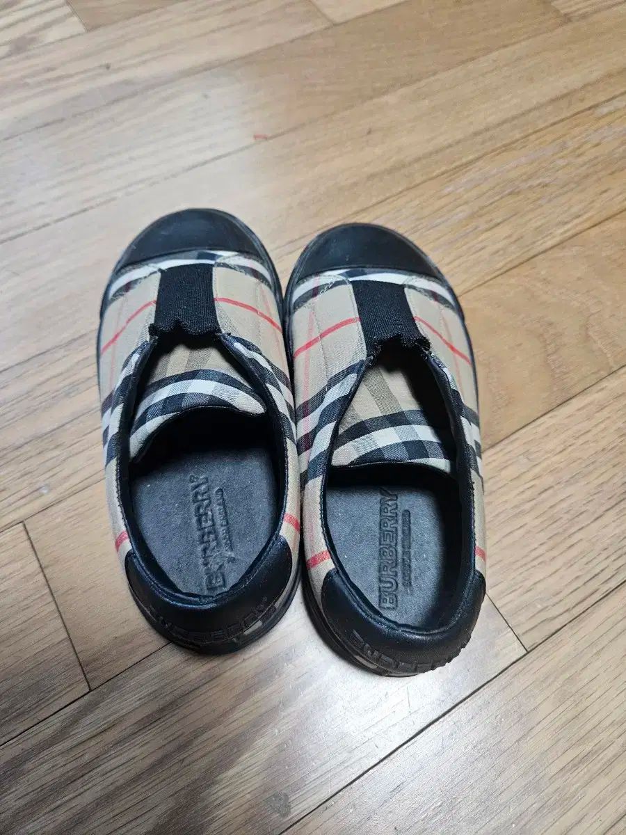 バーバリー スリッポン BURBERRY キッズ Burberry - スニーカー チェック柄 チェック スリッポンスニーカー | ニュートラル Kids メルカリ 人気 公式通販