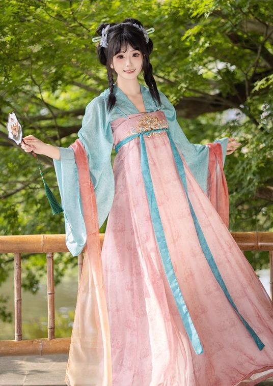 新品未使用 漢服 豪華刺繍 【タイトウショウフヨウ】 唐風復元デザイン