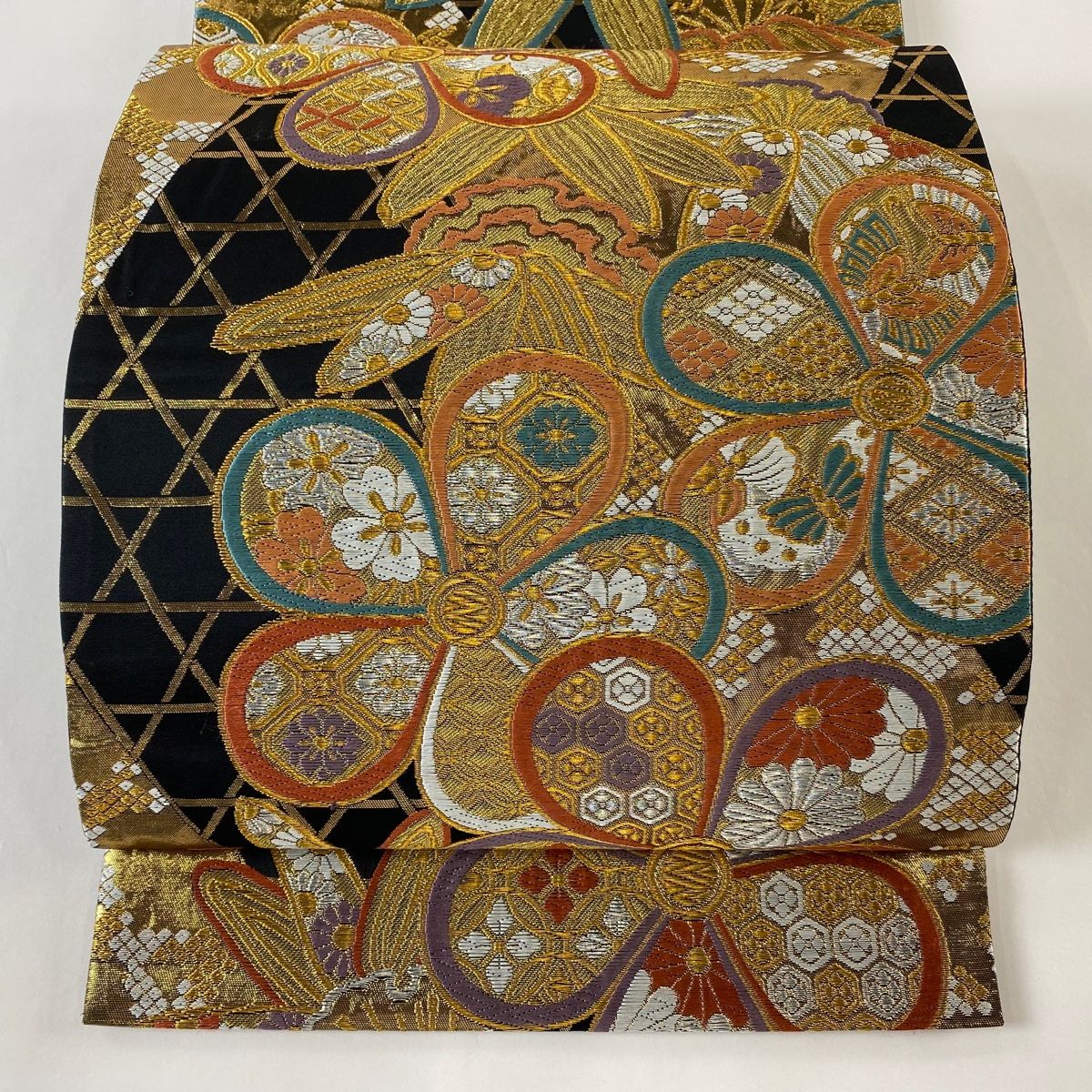 袋帯 正絹 黒地 煌めく 上品な花 六通 U-4395 袋帯 美品 名品 草花 箔 黒 六通 正絹｜中古・古着・リサイクル