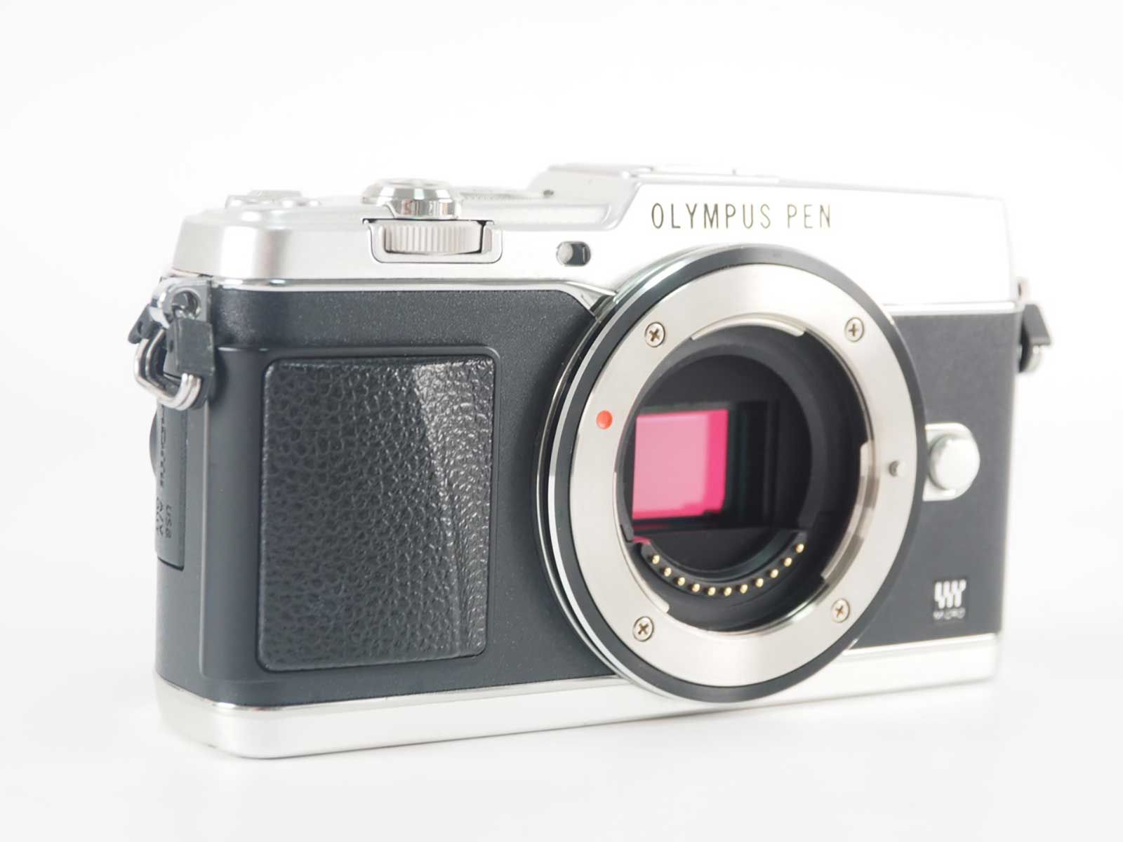 OLYMPUS ミラーレス一眼 PEN E-P5 ボディ(ボディキャップレンズ BCL-1580セット) ホワイト E-P5 BODY WH 中古OLYMPUS ミラーレス一眼 PEN E-P5 ボディ(ボディキャップレンズ