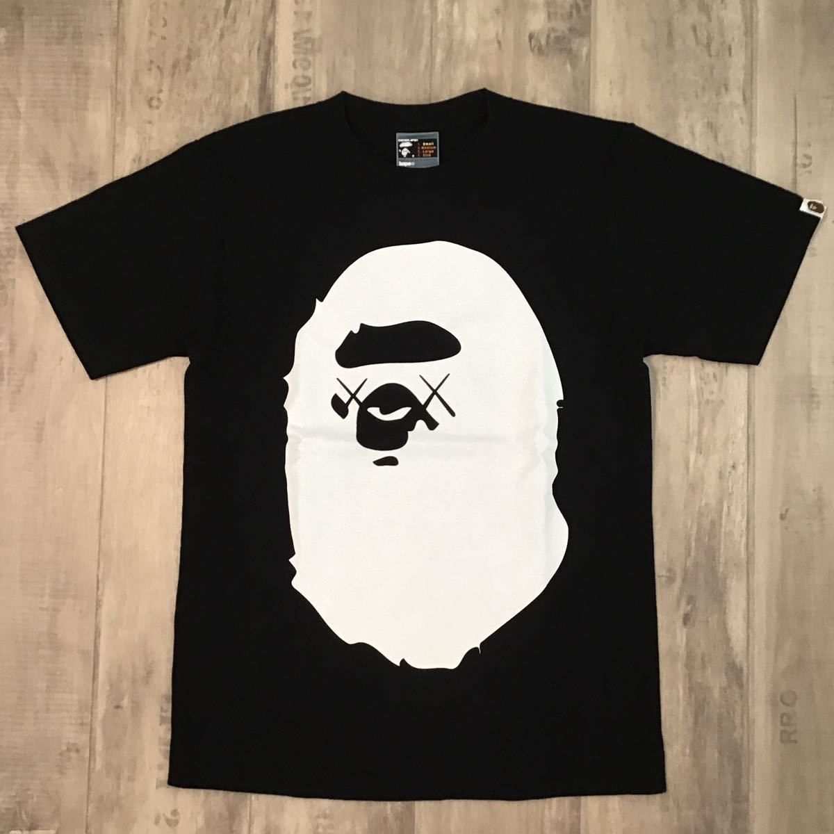 APEアベイシングエイプ × カウズ　Tシャツ　APE BAPE