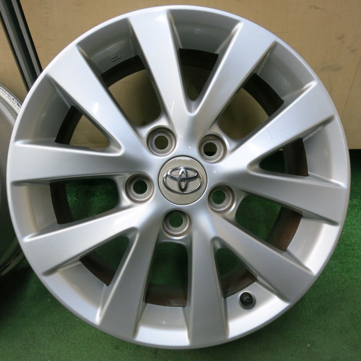16インチ 16×6.5J