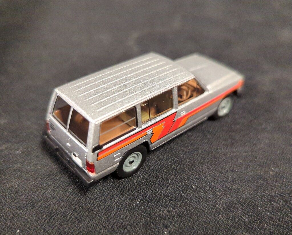 トミーテック TOMICA LIMITED VINTAGE NEO ニッサン サファリ