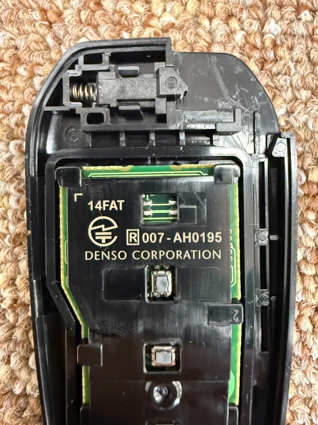 スマートキー トヨタ 3ボタン 007-AH0195 14FAT - メルカリ