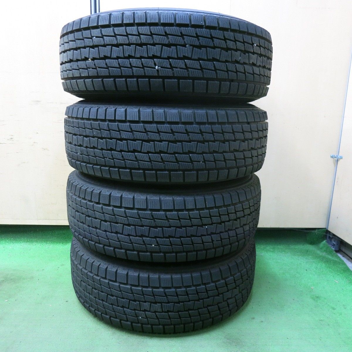 【美品！】225/65R17 スタッドレス【バリ溝】 2022年製 バリ溝 VRX3付 美品】プジョー 2008 純正サイズ