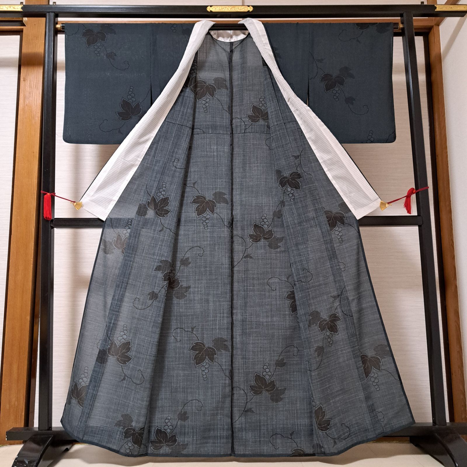 【着物のみ】 最終価格！】洗える夏着物 夏物 紺地にぶどう柄 紬風 化繊 ほ