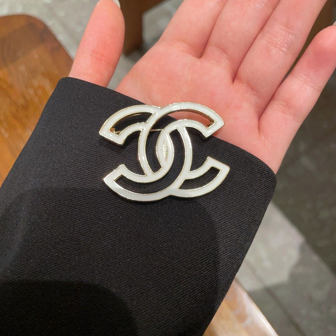 今日特価】CHANEL 最新モデル ブローチ 女性向け マルチウェア