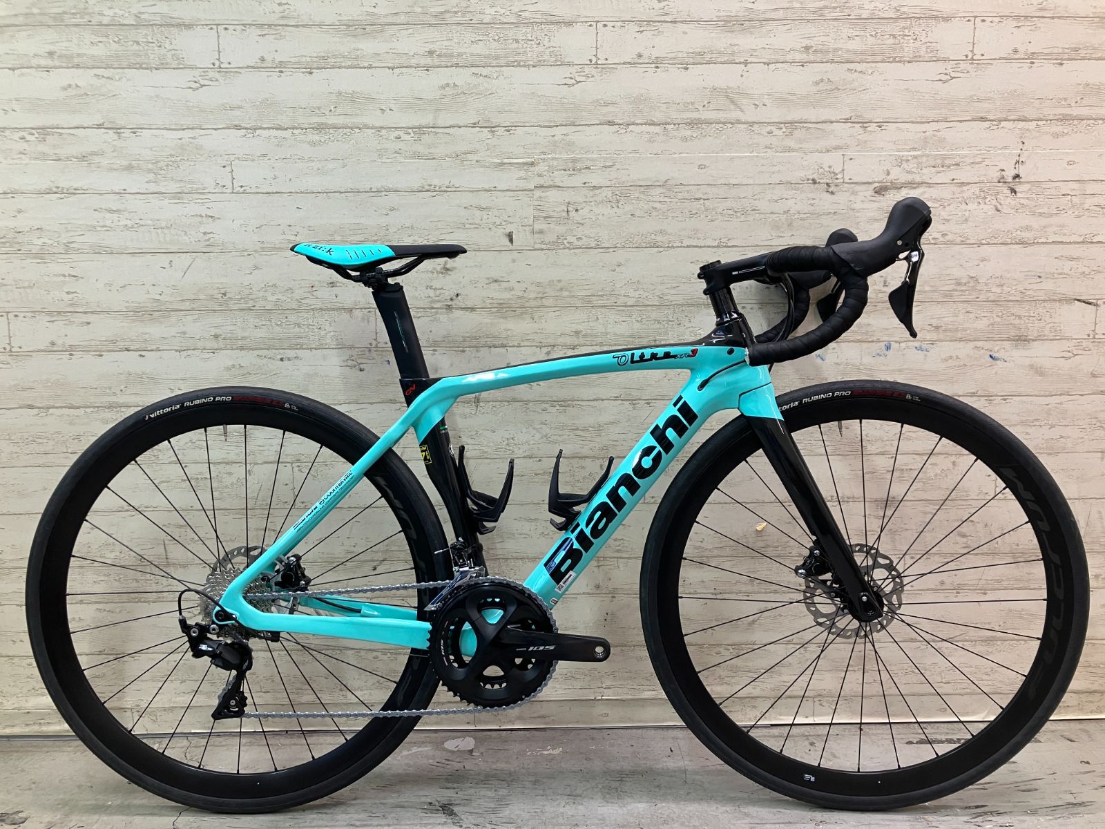 自転車本体 Bianchi Oltre XR3 BIANCHI】XR3が税込33万円！57サイズ1台のみ再入荷しました
