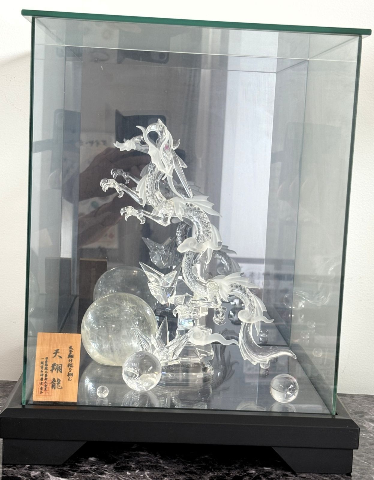 美品 天然水晶工芸品「天翔龍」天を翔け福を掴む 日本伝統工芸